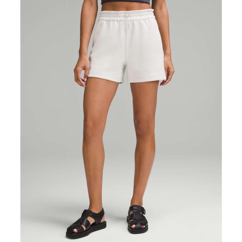 Pre-Owned Lululemon Softstreme High-Rise Short 4" Bone Size 8